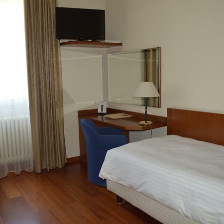 City Hotel Varese Bagian luar foto