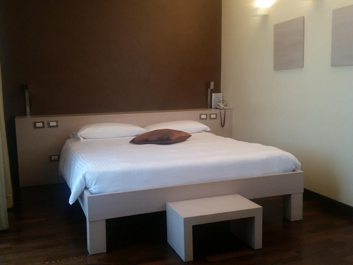 City Hotel Varese Bagian luar foto