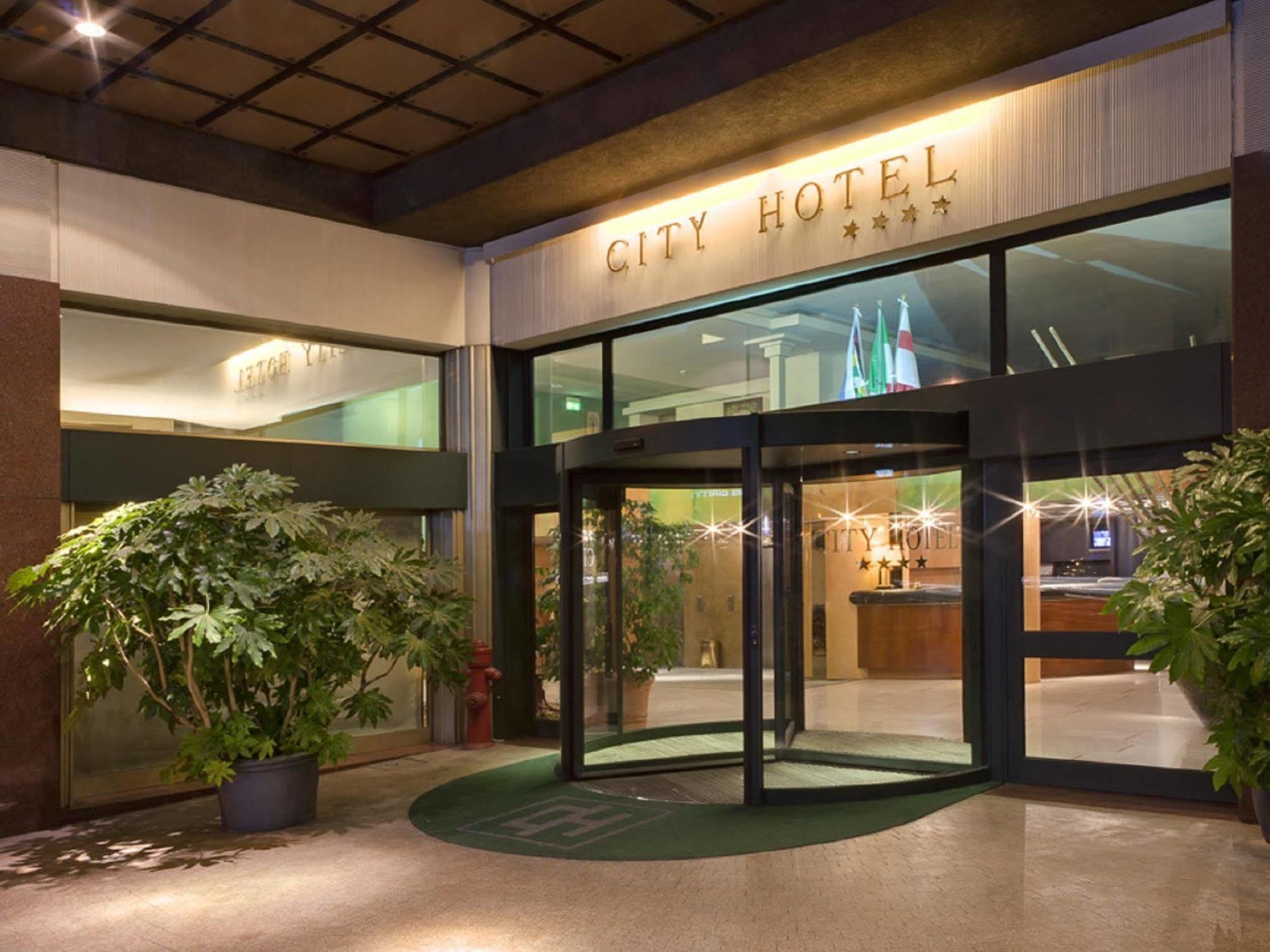 City Hotel Varese Bagian luar foto
