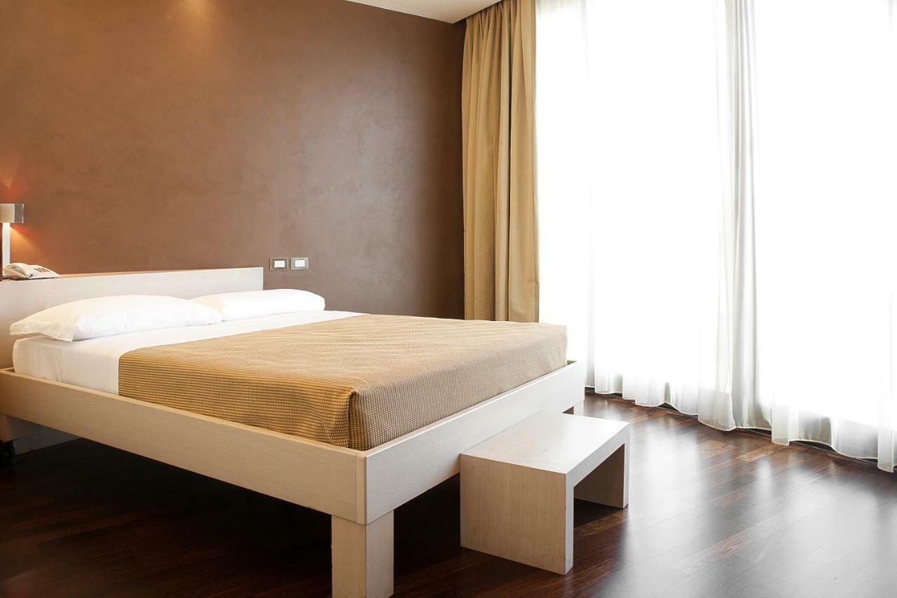 City Hotel Varese Bagian luar foto