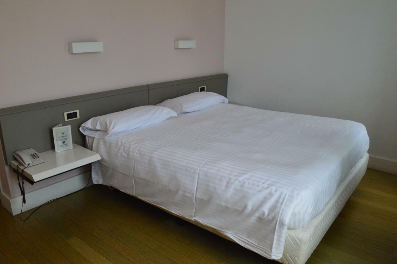 City Hotel Varese Bagian luar foto