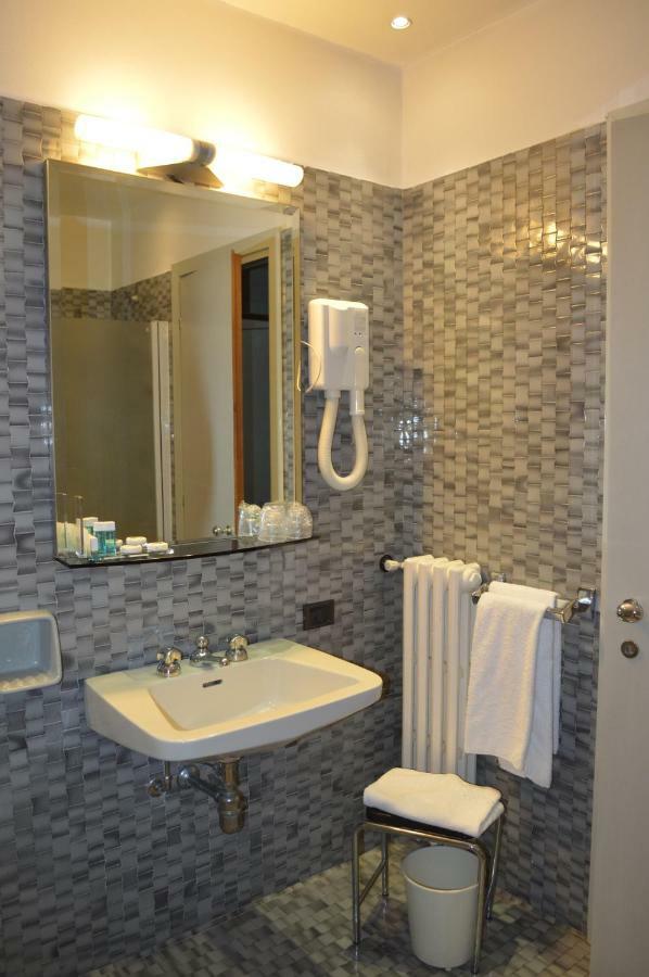 City Hotel Varese Bagian luar foto