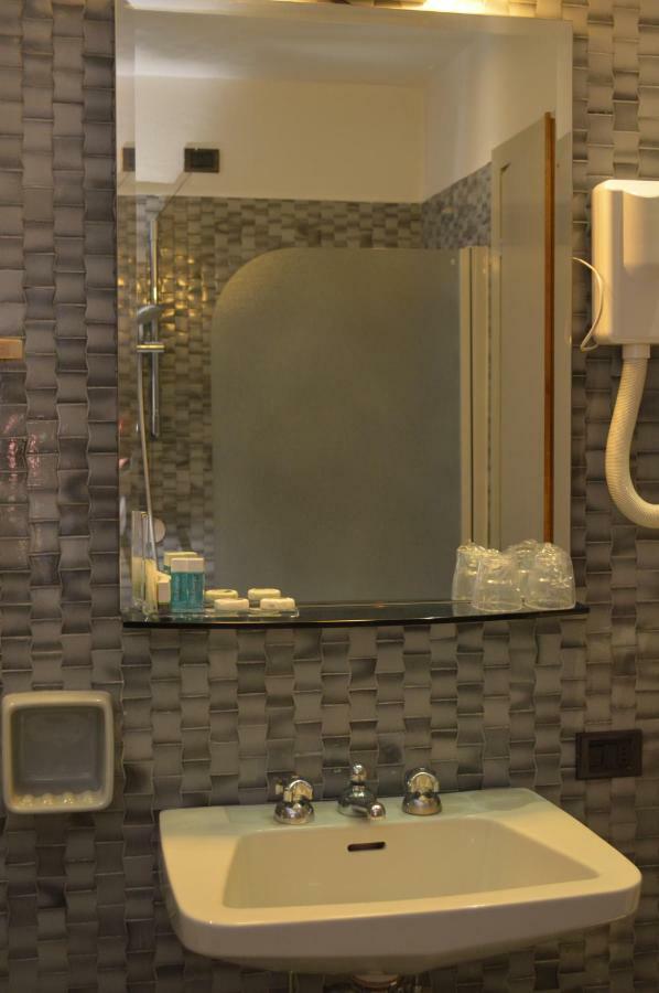 City Hotel Varese Bagian luar foto
