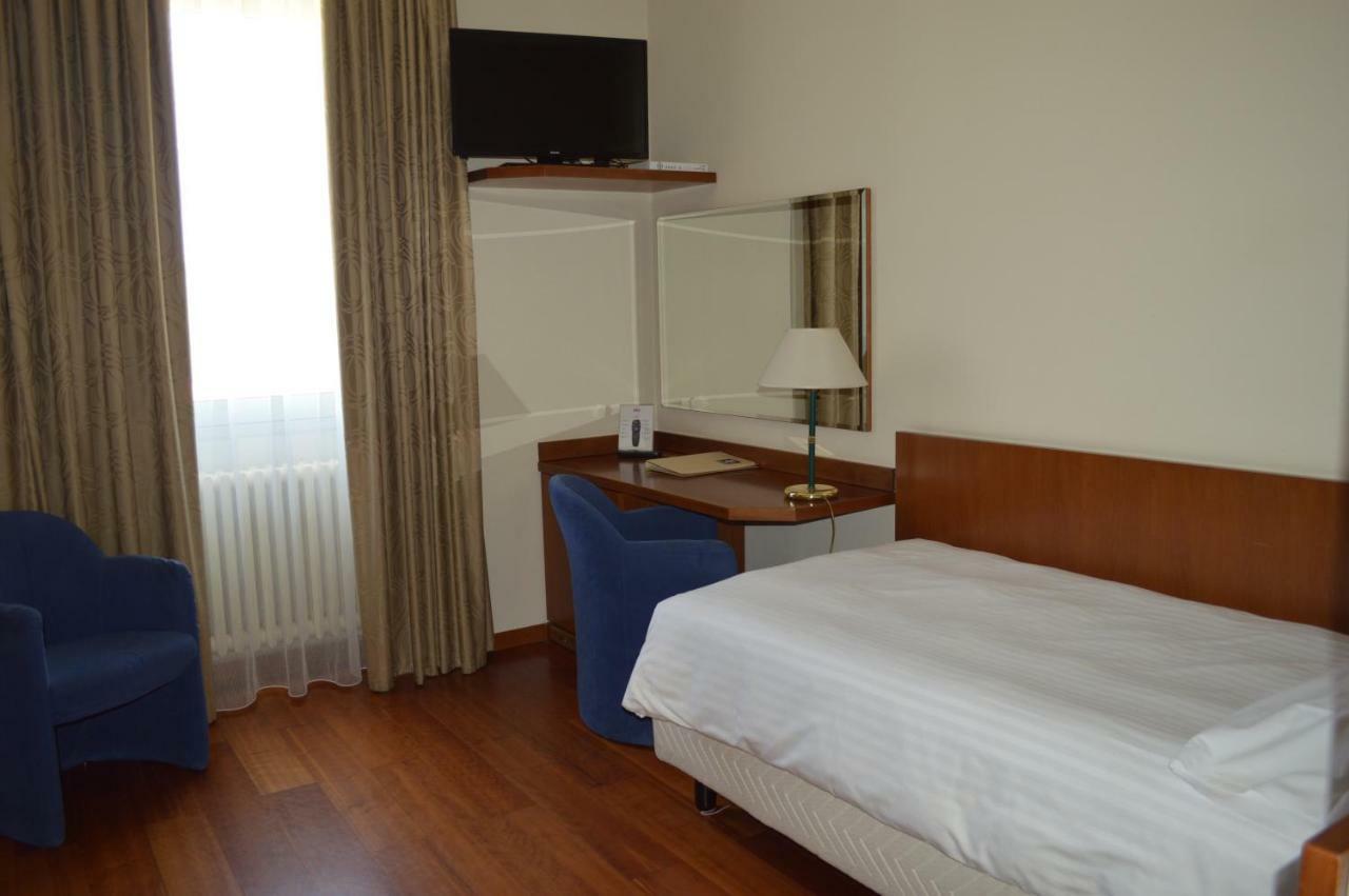 City Hotel Varese Bagian luar foto