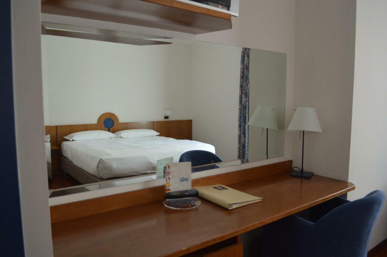 City Hotel Varese Bagian luar foto